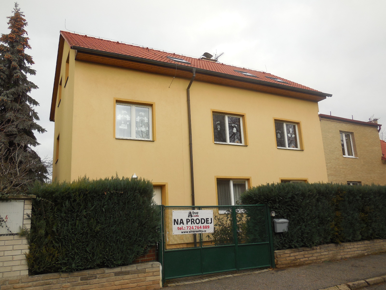 Prodej prostorného dvougeneračního domu v ulici Větrná, Praha 8 - Čimice - rodinný dům, vila